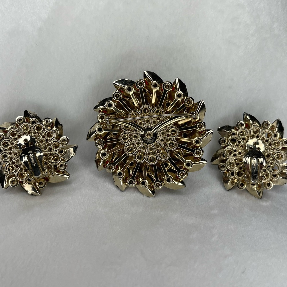 Vintage Floral Crystal Brooch - Picture 8 of 9
